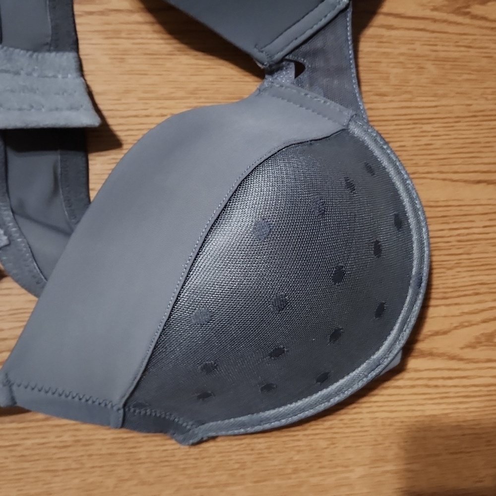 Bras - Picture 2 of 12